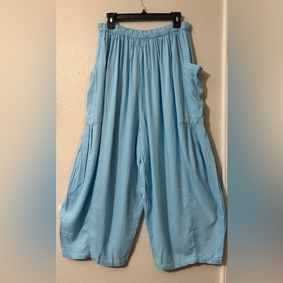 Free People Quinn Lightweight Harem Type Pants in Sky Blue. Viscose/Linen Blend. - Picture 9 of 16